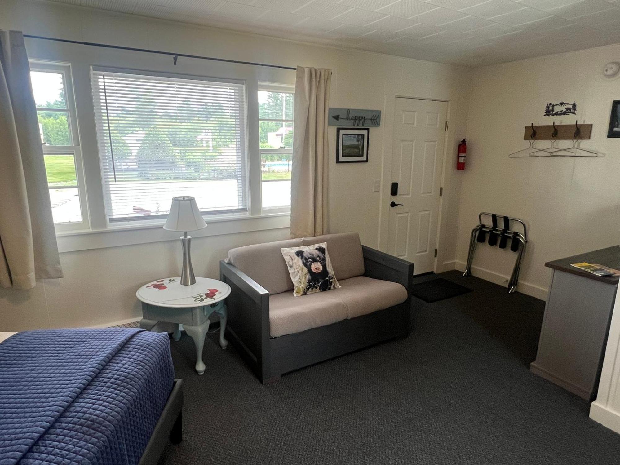 Profile Deluxe Motel